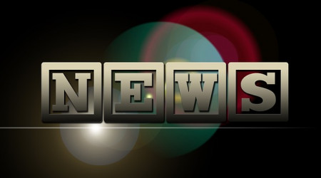 NEWS - Buchstaben in quadratischem Rahmen vor bunten Kreisen (Quelle: Pixabay.com)